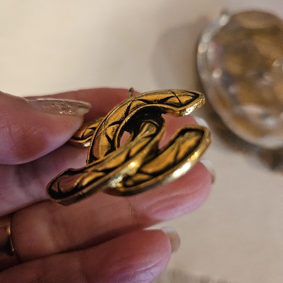 Gold CHANEL- Esq "CC" Pendant Charm - Picture 3 of 10